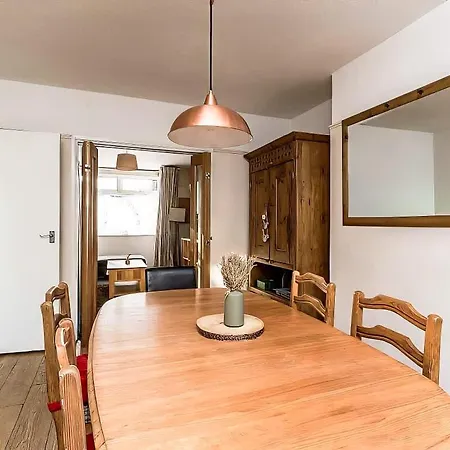 Bright & Stylish 3br - Close To Uwe & Free Parking * בריסטול