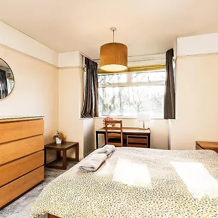 Semesterbostad Bright & Stylish 3br - Close To Uwe & Free Parking *